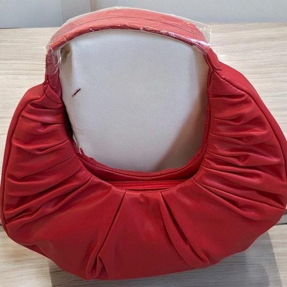 Badgley Mischka Cherry Red Pleated Vegan Leather Shoulder bag NWT - Picture 3 of 12